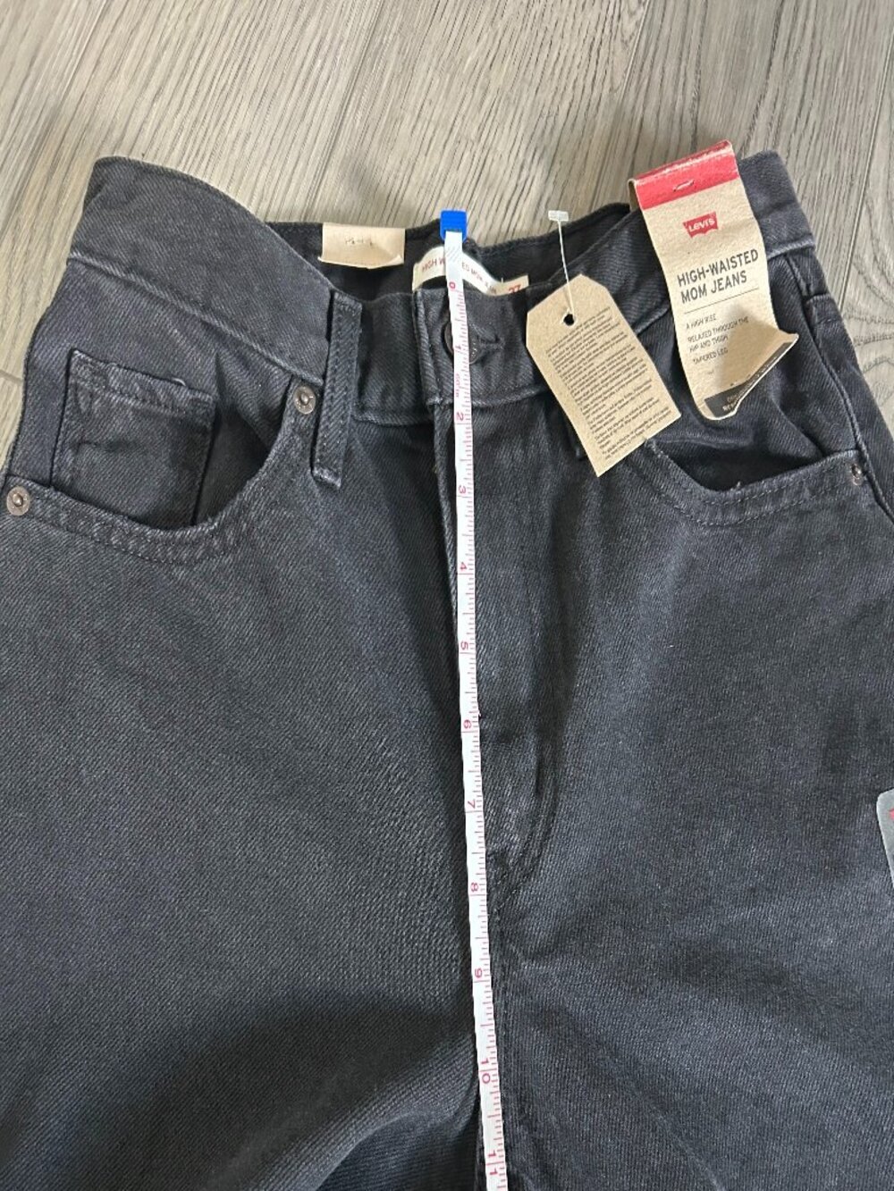 Levi’s High Waisted Mom Jeans Womens 27x27 Black Distressed NWT High Rise Taper - Picture 12 of 16